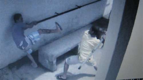 Vídeo mostra preso espancando colega de cela dentro da Penitenciária Regional de Linhares