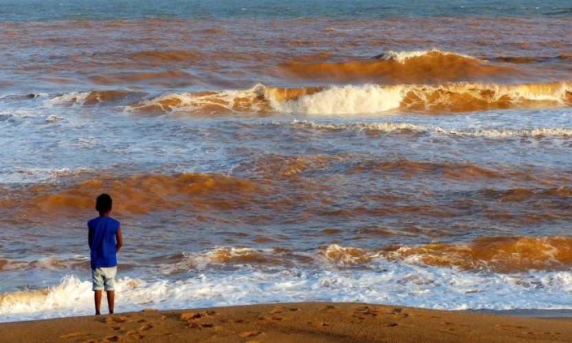 Alerta: nova onda de lama pode atingir o Rio Doce e o litoral do ES