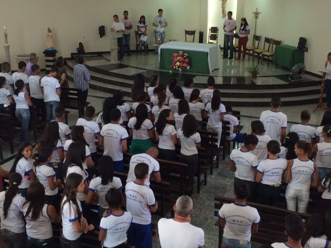 Alunos da Escola Nossa Senhora da Conceição, no Aviso, celebram o Dia de Ação de Graças com culto 