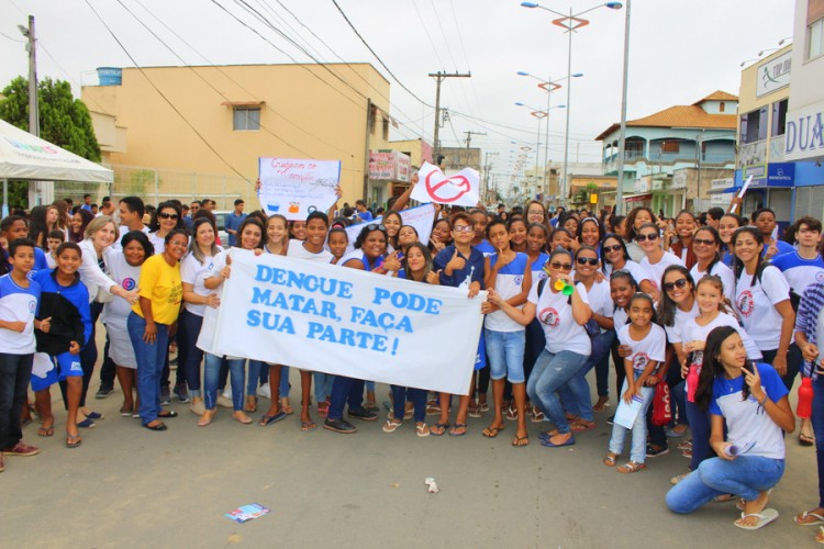 Alunos de escolas de Bebedouro realizam caminhada de conscientização sobre a dengue 