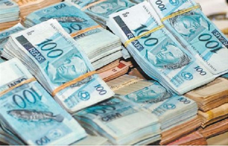 Assaltantes levam R$ 6 mil em dois assaltos no centro de Linhares