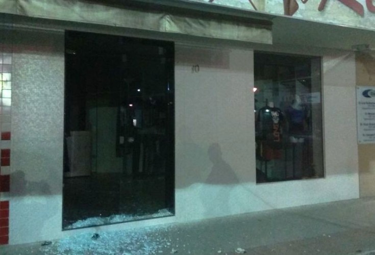 Bandidos fazem limpa em loja de material esportivo no centro de Linhares