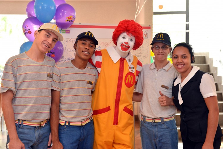  Campanha McDia Feliz, em Linhares, vai ajudar crianças e adolescentes com câncer no ES