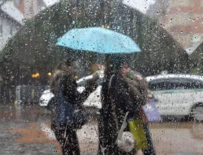 Chegada da frente fria: tempo nublado e chuva acima da média até domingo no ES
