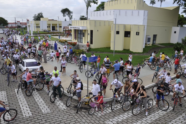 Ciclistas organizam pedalada para participar do Luau Elétrico nesta quarta (16)