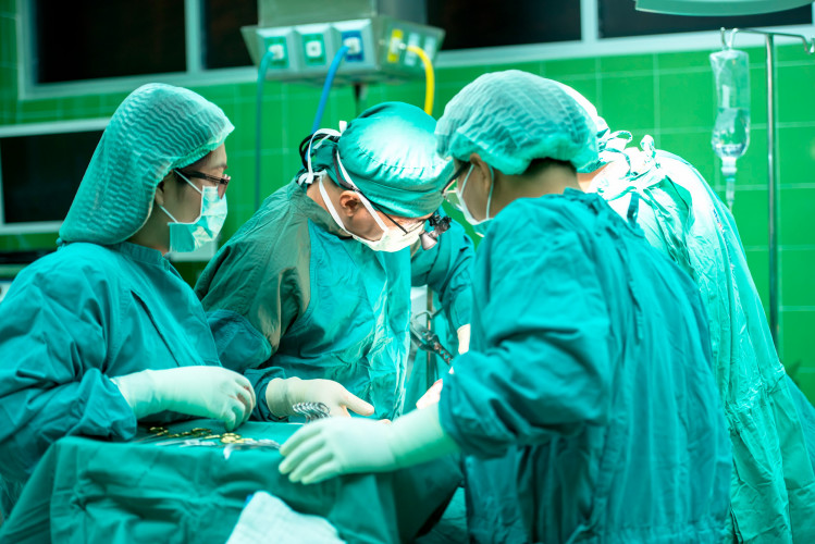 Cirurgia complexa sem transfusão de sangue é realizada com êxito no ES