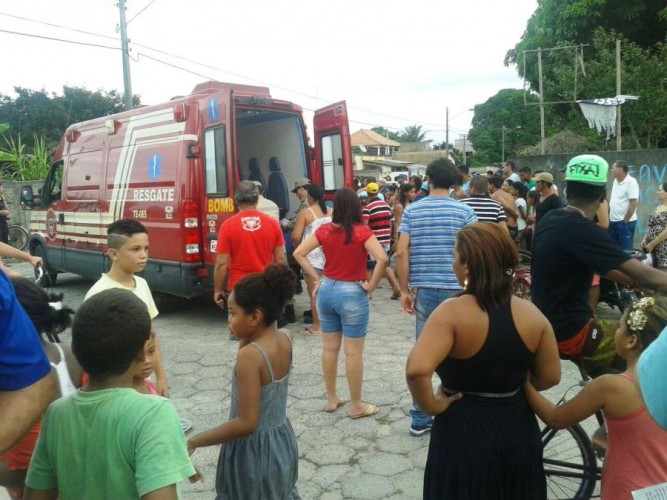 Colisão entre Biz e carro de passeio, no São José, leva dois para o hospital