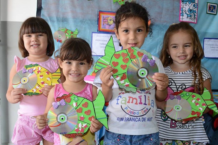 Crianças de Centro de Educação Infantil Municipal, no Jardim Laguna, revivem obras de Romero Brito