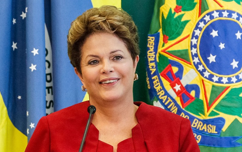 Dilma Rousseff é reeleita para a Presidência do Brasil com 51.59% dos votos