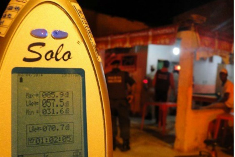 Equipes de fiscalização da Prefeitura multam bar do Interlagos em R$ 7 mil por poluição sonora 