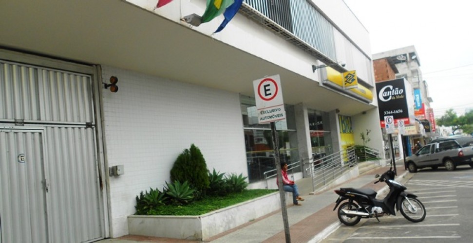 Estelionatário dá golpe de quase R$ 100 mil em agência bancária do centro de Linhares