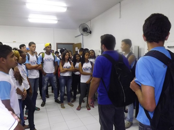 Estudantes da Escola “Regina Banhos Paixão”, no Linhares V, fazem visita técnica ao Cetec