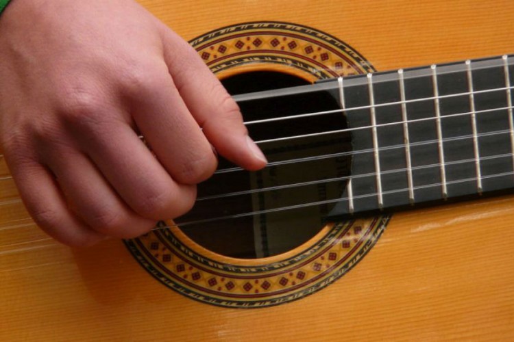 Faculdade de Música do ES abre 180 vagas para aulas gratuitas de violão em Linhares