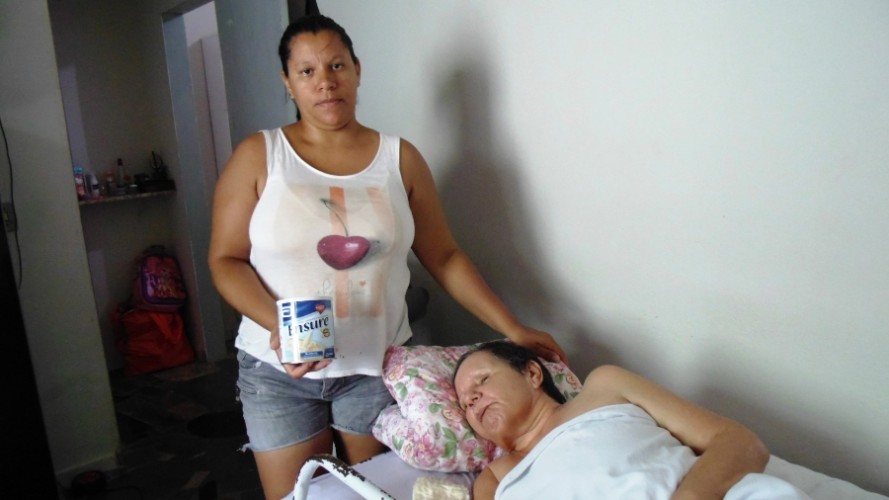 Filha encontra dificuldades em retirar leite especial para a mãe na Farmácia Cidadã da Prefeitura