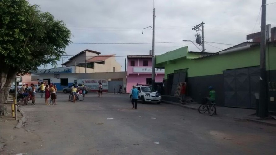 Fugitivo do Iases tenta matar desafeto na rua principal do bairro Nova Esperança