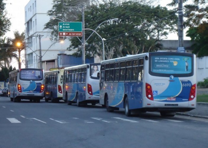 Greve dos caminhoneiros reduz horários de linhas de ônibus que atendem bairros de Linhares