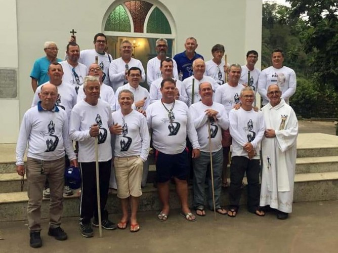 Grupo do Terço dos Homens de Linhares peregrina mais de 60 km até Santuário Diocesano