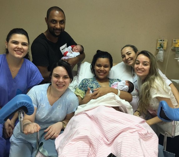 Hospital realiza primeiro parto humanizado de gêmeos de Linhares