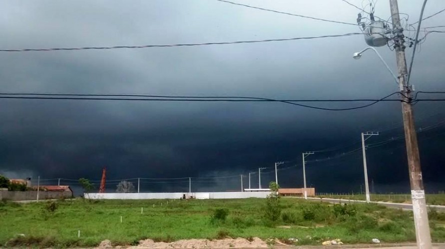 Inpe emite alerta de chuva forte com granizo e rajadas de vento para Linhares e outras 65 cidades