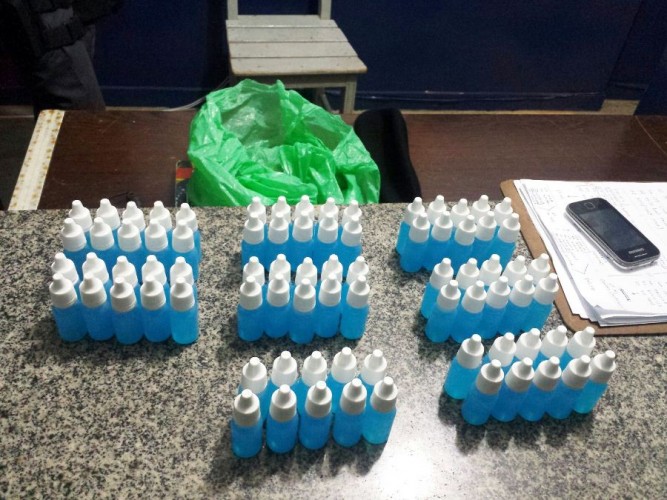 Jovem é detido com 80 frascos de “loló” no Pontal do Ipiranga