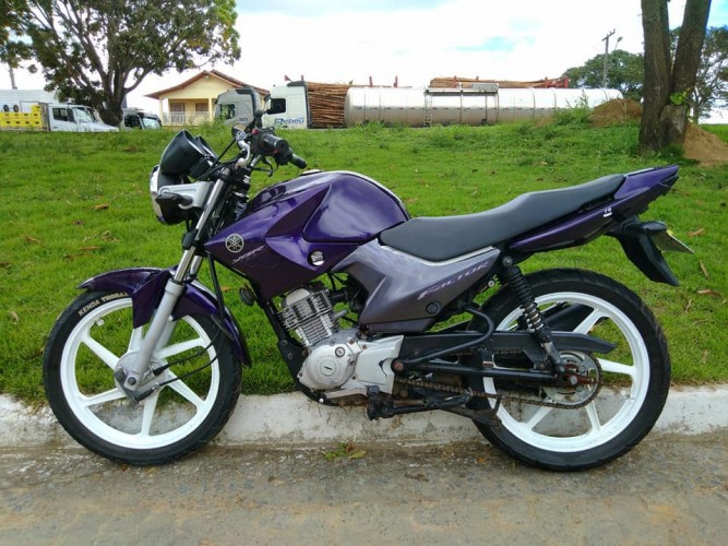 Jovem tem motocicleta roubada na frente da casa de amigo no bairro Aviso