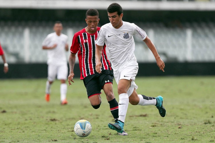 Jovem zagueiro linharense deixa o Santos para jogar no futebol da Áustria