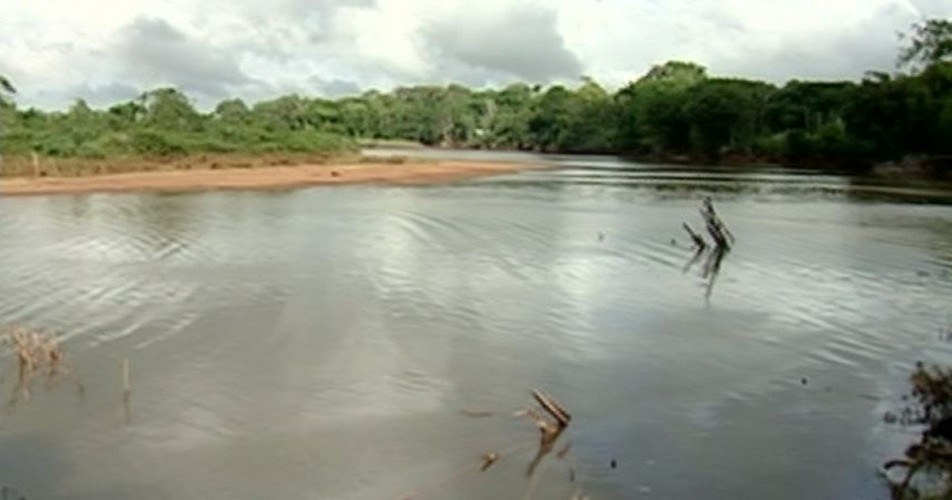  Lama da Samarco invade Lagoa do Monsarás e Prefeitura recomenda não tomar banho no manancial