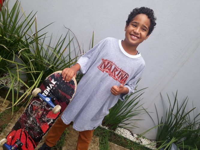 Linharense de 8 anos desponta como promessa do skate