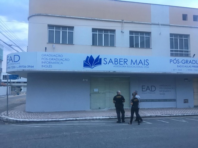 Mãe e filho são presos em operação contra diplomas falsos em Linhares