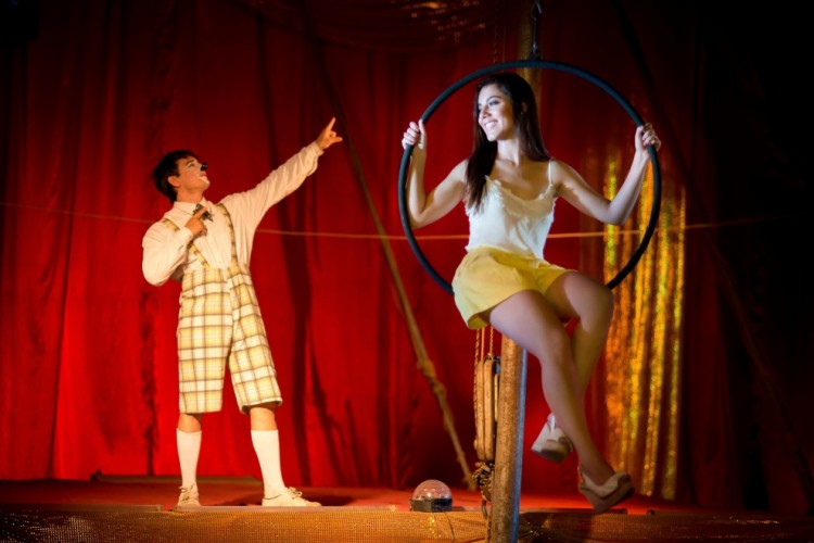 No Dia do Circo, a história da linharense que se apaixonou e se casou com um palhaço 