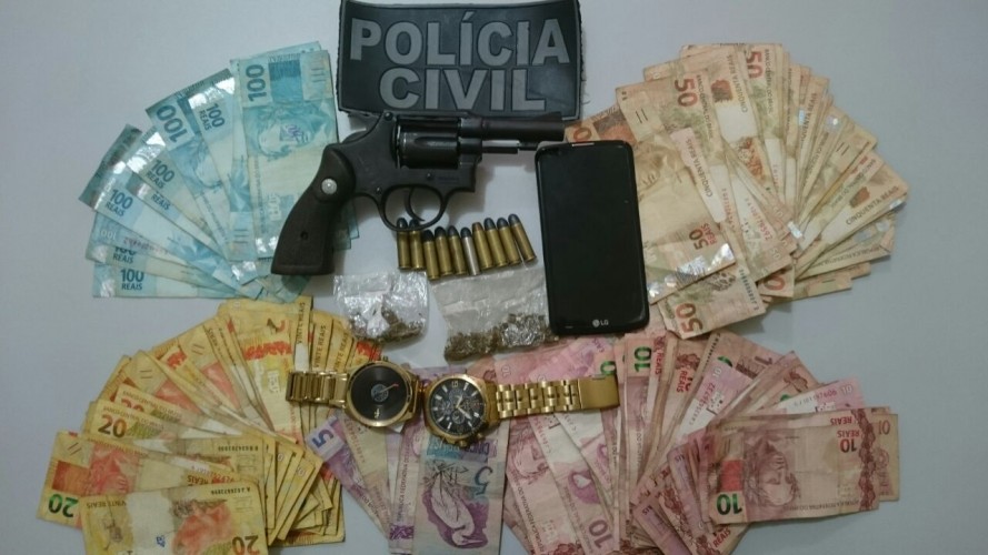 Operação da Polícia Civil apreende mais de R$ 8 mil do tráfico de drogas