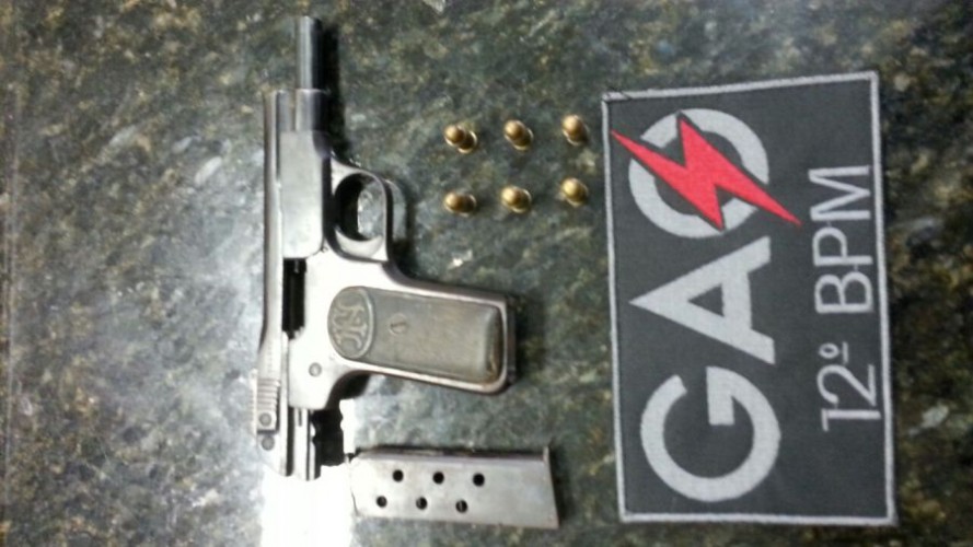 PM apreende revólver calibre 38, em Bebedouro, e pistola 7.65 com jovens em carro roubado, no Aviso