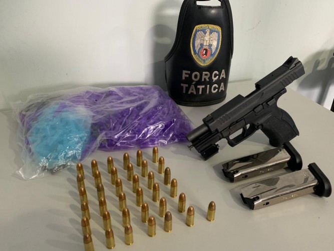 Polícia apreende pistola de fabricação turca e munições de traficante no bairro Planalto