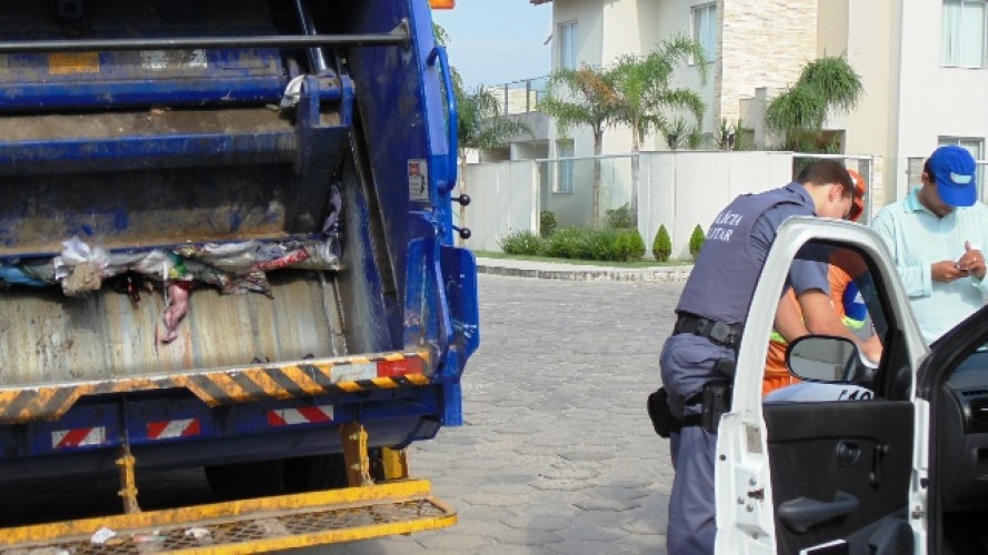 Polícia Civil encontra mãe de feto encontrado dentro de caminhão do lixo, no bairro Colina