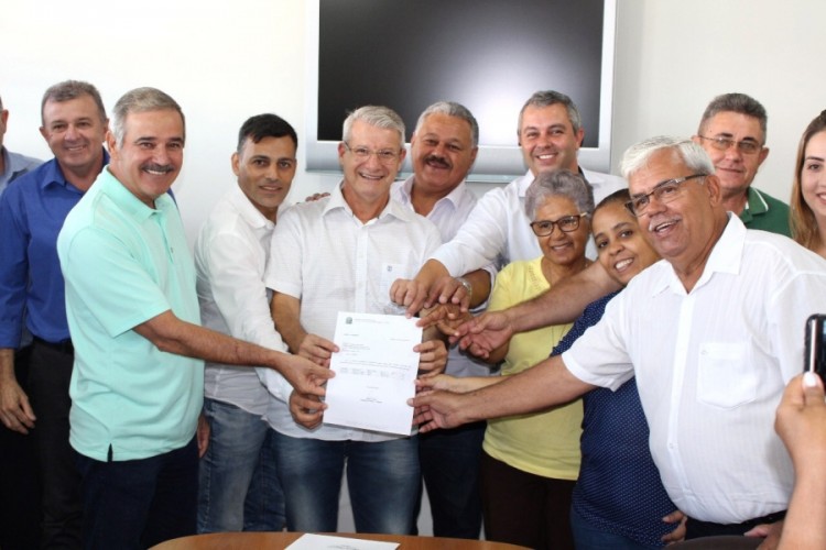  Prefeito e vereadores recebem deputado federal Paulo Foletto para repasse de R$ 500 mil ao HGL 