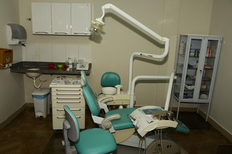 Prefeitura abre processe seletivo para dentistas e auxiliares com salários de até R$ 2.320,00