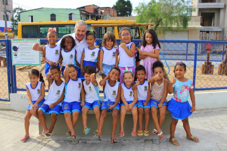 Prefeitura entrega parques infantis sustentáveis da praça do bairro interlagos