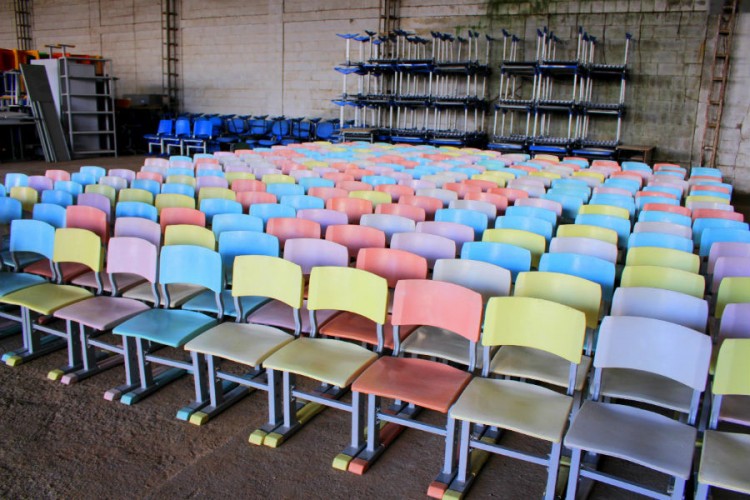 Prefeitura restaura 300 kits de mesas e cadeiras infantis e economiza R$ 140 mil dos cofres públicos