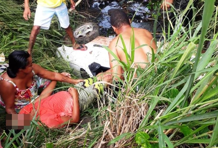 Susto: motorista é socorrido após carro cair em vala no bairro Planalto