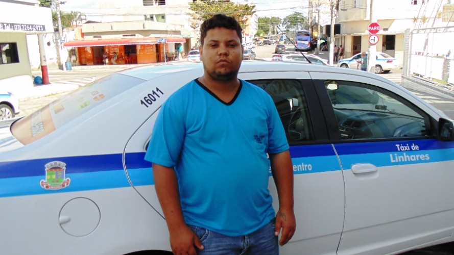 Taxista sofre sequestro relâmpago e tem o carro roubado em corrida para o Pontal; veja vídeo