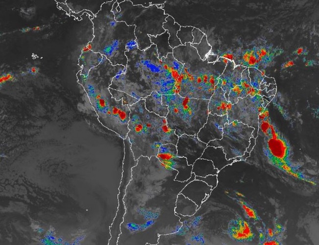 Tempestade tropical 'Iba' está em alto-mar, na altura de Linhares