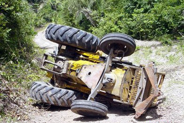 Trabalhador rural morre após capotar com trator em fazenda de Chapadão das Palminhas