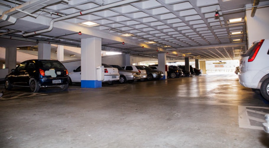 Valor de estacionamento cobrado em shopping cai pela metade após acordo na Câmara Municipal