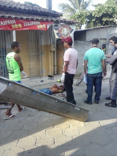 Após Discussão Em Bar Homem é Morto Com Um Tiro E 12 Facadas Em