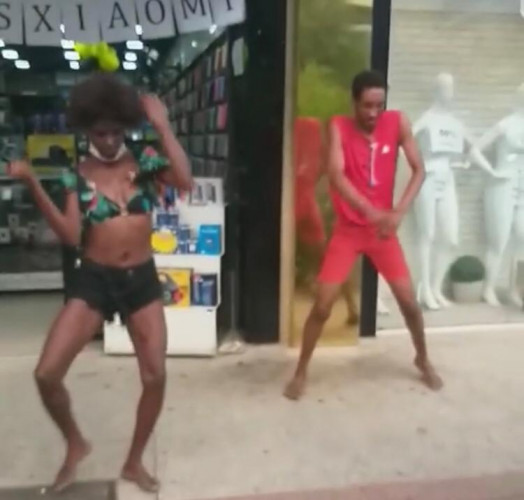Cenas da Cidade: Diana Elétrica e Wellington dão show de dança nas ruas do centro de Linhares