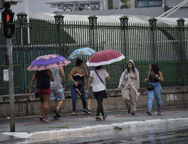 Com chegada de frente fria, Linhares recebe alerta para chuva intensa até quinta (12)