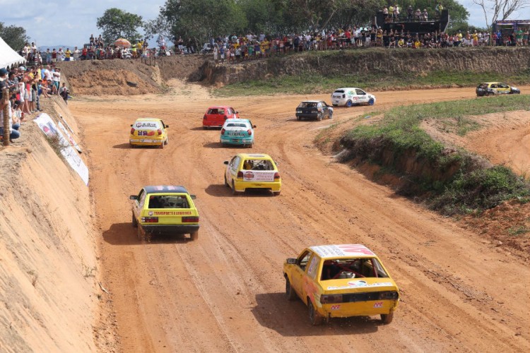 Com novidades na pista, Barródromo de Linhares recebe corrida de carros