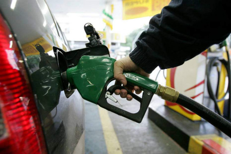 De R$ 0,73 para apenas R$ 0,10: Governo do Estado corrige projeção para redução do valor do diesel
