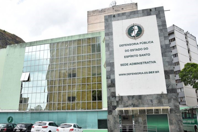 Defensoria Pública do ES abre concurso com 35 vagas imediatas e salário de R$ 17,8 mil