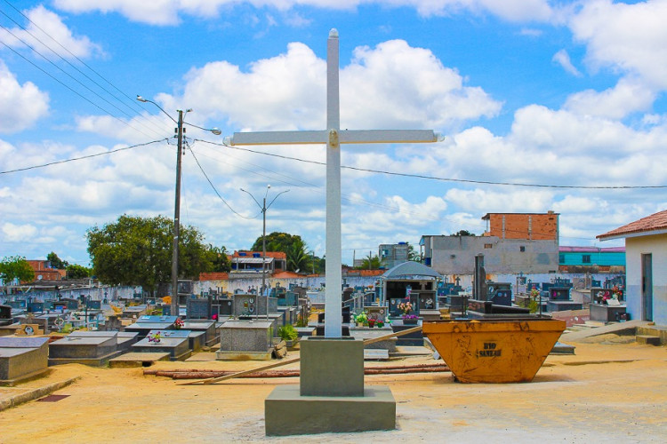 Finados: cemitérios de Linhares tem manutenção reforçada
